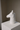 Hvid Zebra Vase fra Kersten, på hvid pudset sokkel