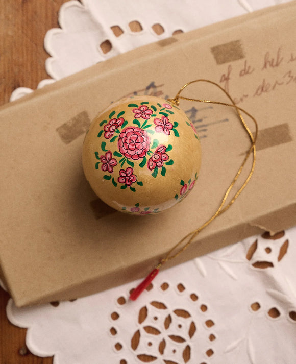 Håndmalet julekugle fra Sissel Edelbo - dekorativt ornament