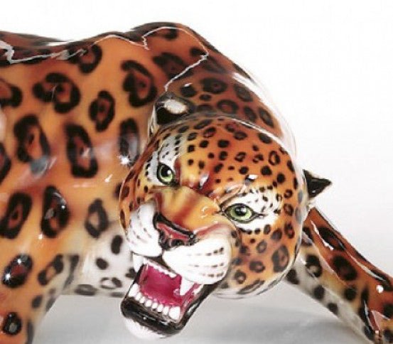 Snigende Jaguar figur set fra en anden vinkel